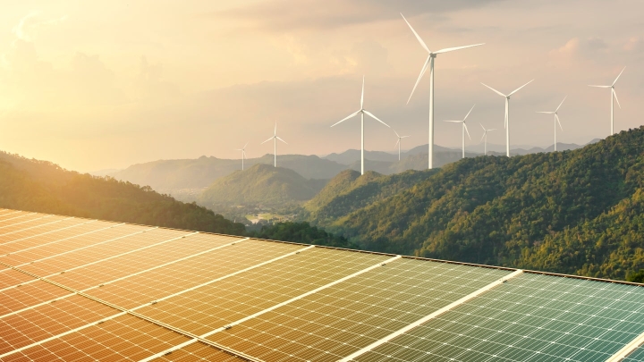 Декарбонизация: солнечная энергетика набирает обороты, а углеродные офсеты ищут доверия