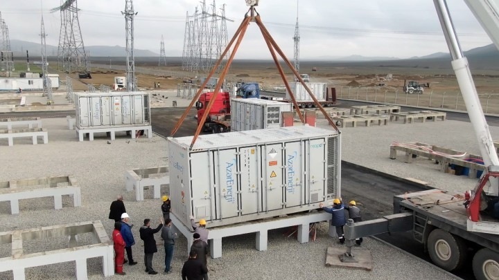 Азербайджан начал установку крупнейших в СНГ систем хранения энергии