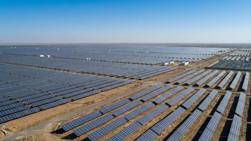 Китай увеличит мощность солнечной энергетики на четверть в 2026 году