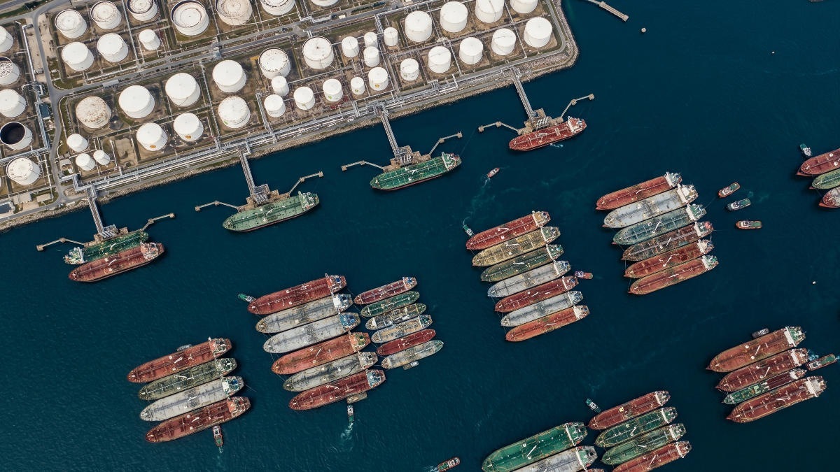 Кризис на Ближнем Востоке обрушил мировые поставки нефти Кризис на Ближнем Востоке обрушил мировые поставки нефти